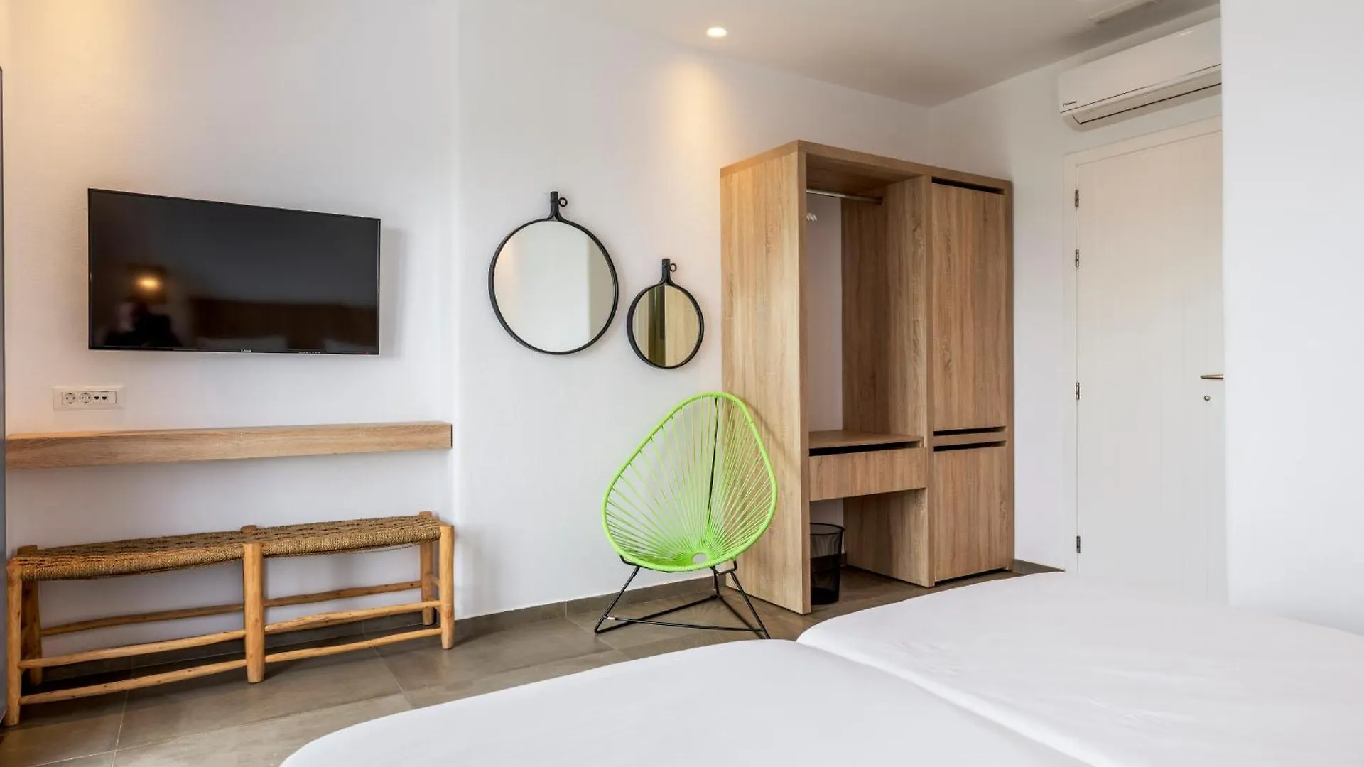 Jason Hotel Glastros